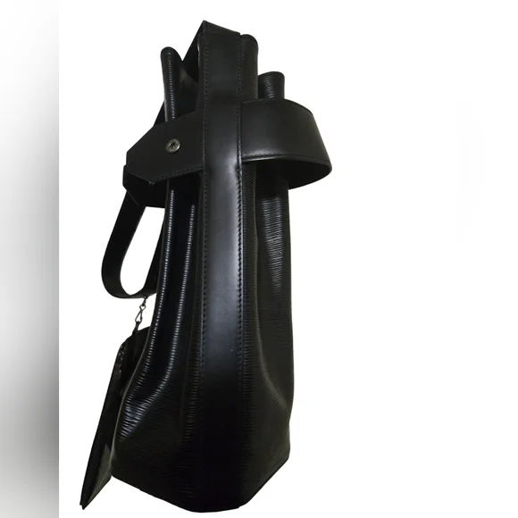 $2000 Authentic LOUIS VUITTON Epi Sac D'Epaule in Black. - Picture 12 of 17